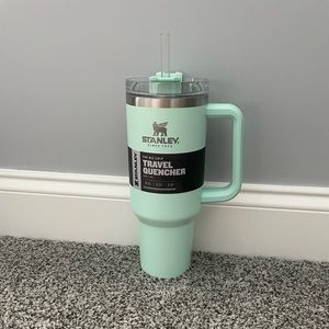 Stanley 40oz quencher color is Bay